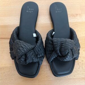 A New Day “Ruth” Black Knotted Sandals, size 6
